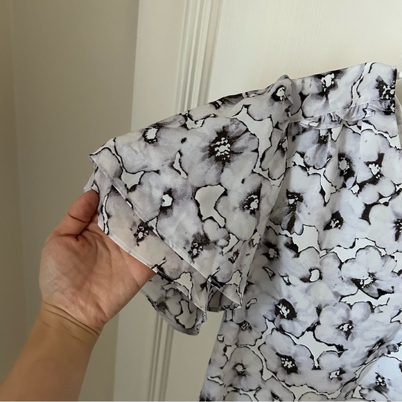 Banana Republic Gray Watercolor Floral Print V Neck Blouse Medium M - Picture 5 of 8
